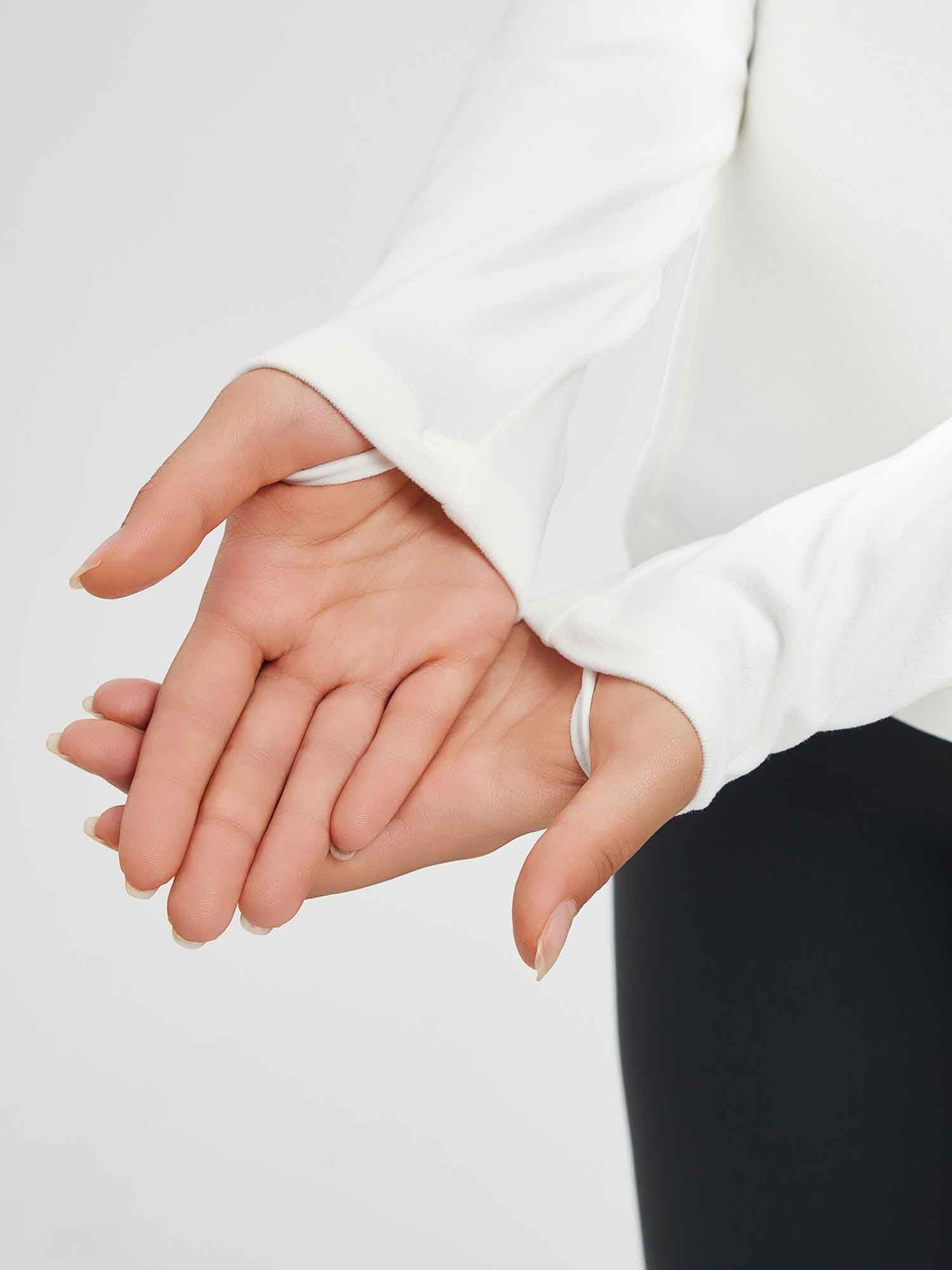 White fleece running long-sleeve t-shirt cuff with thumb loop detail #Color_Lucent White