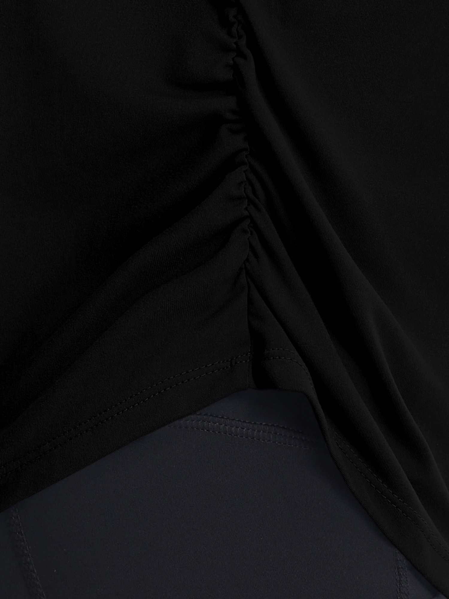 Baleaf black UPF 50+ shirt detail: ultra-soft fabric and adjustable side cinch. #color_Black