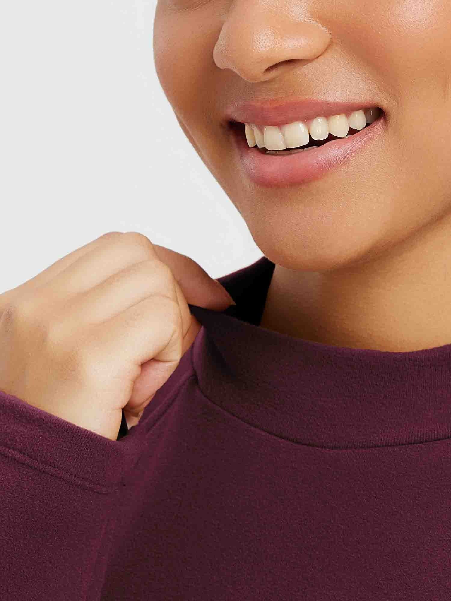 Close-up of maroon fleece half-turtleneck running t-shirt, showing soft texture and warm lining. #Color_Wine Red