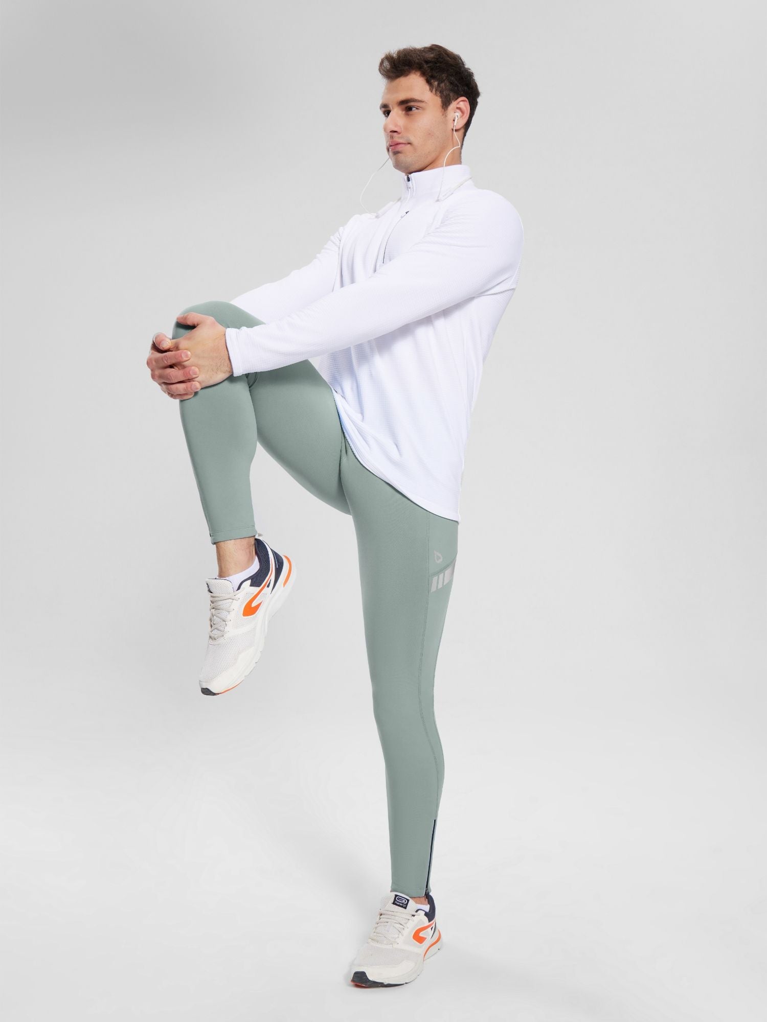 Men's fleece-lined cycling tights in grey, showing ankle zip and reflective stripe. #color_Gray