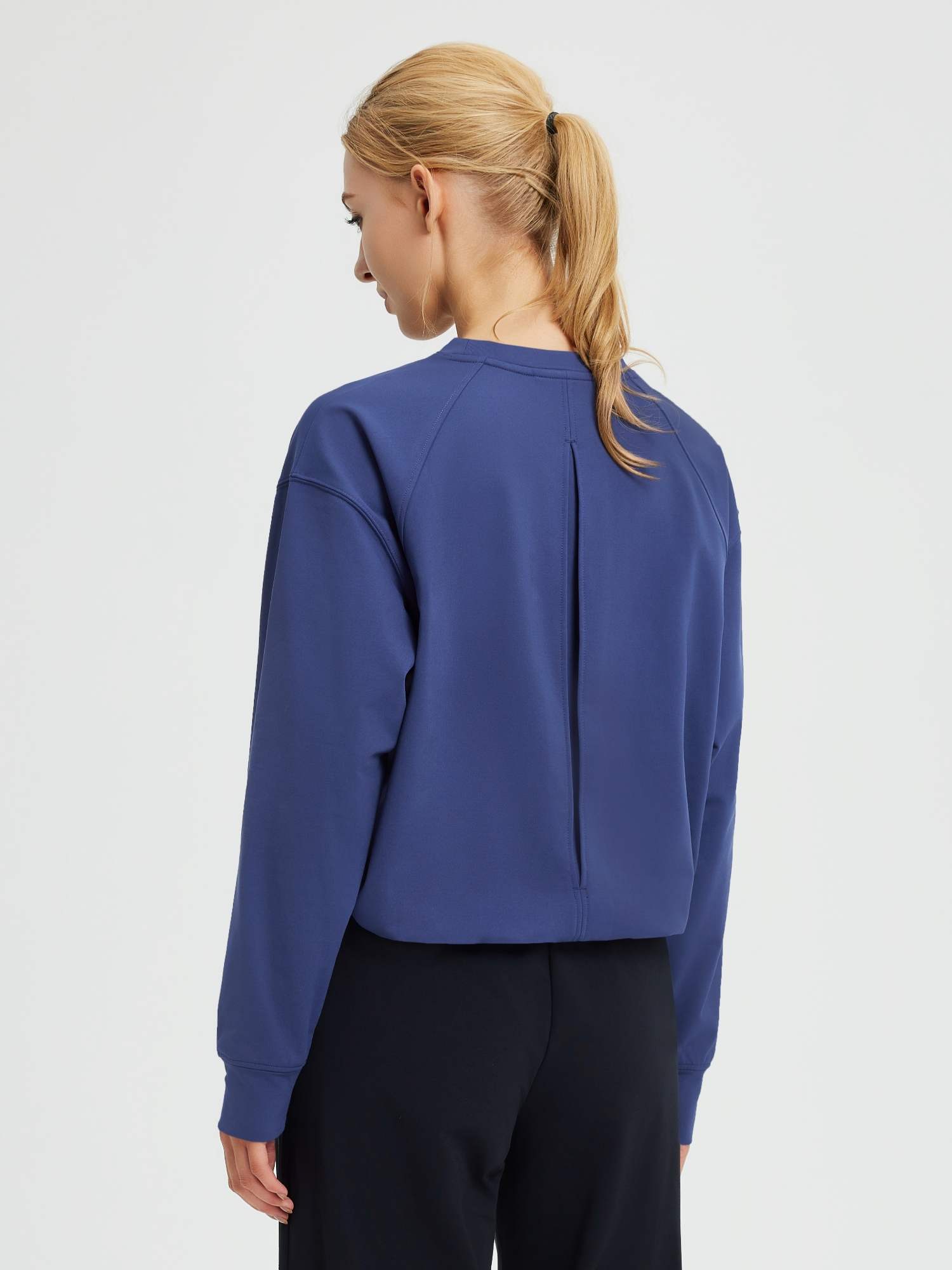 Periwinkle blue raglan fleece long-sleeve running top with back seam detail #color_Navy Blue