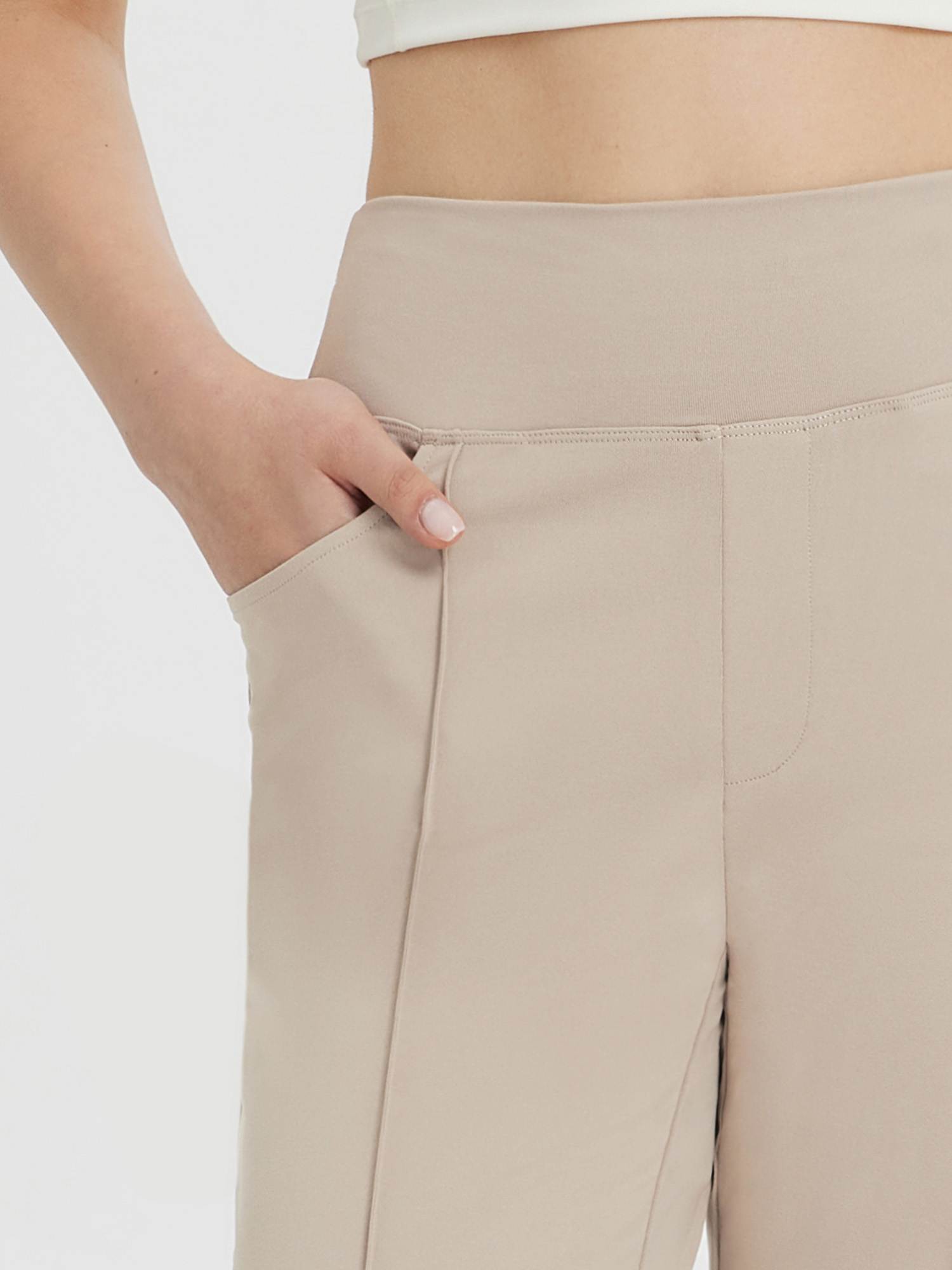 Women's tan high-waisted capris with side pockets. Stretchy fabric for comfort and versatility. #Khaki